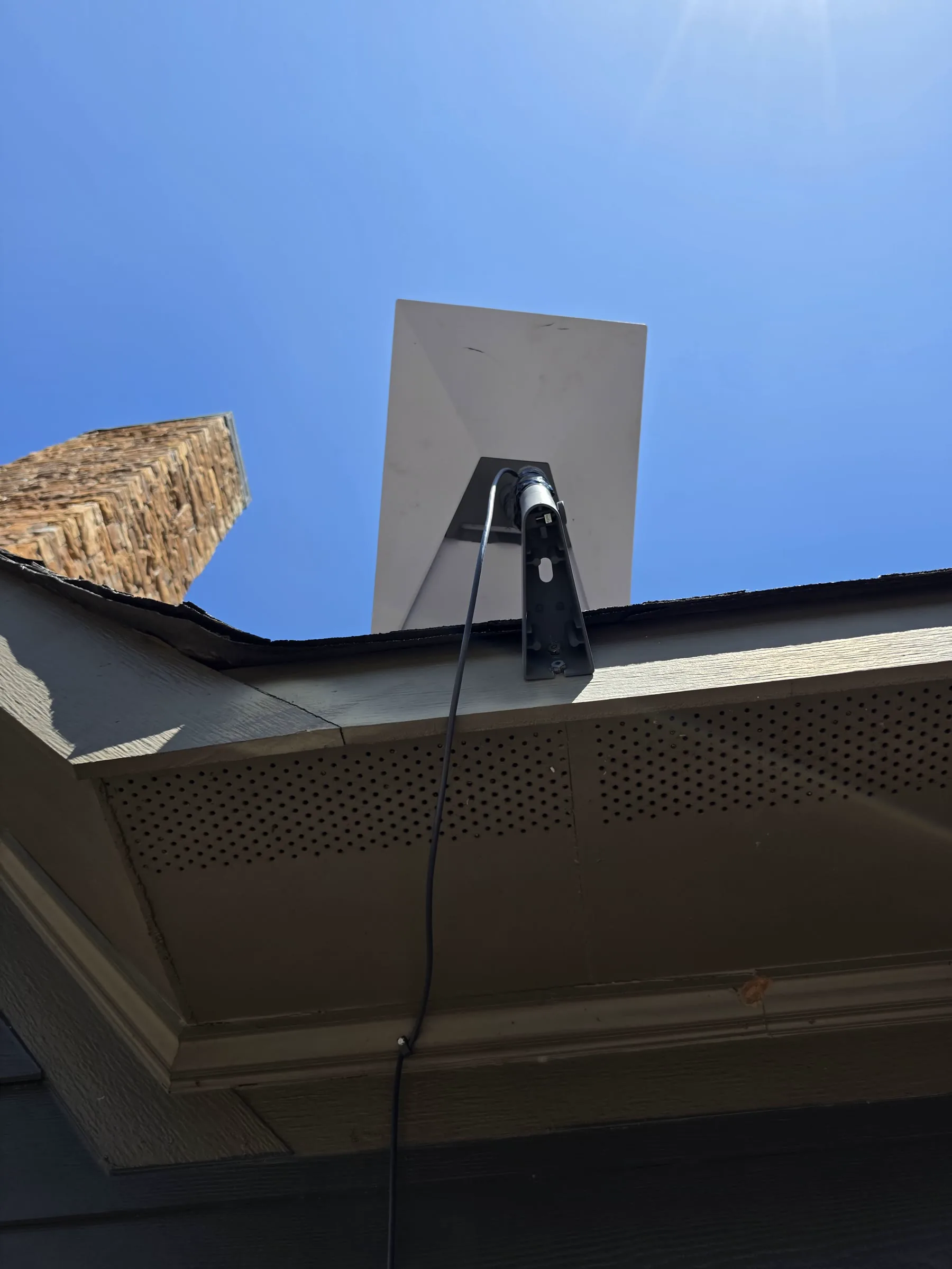 Professionally mounted Starlink antenna at a Lake Martin home
