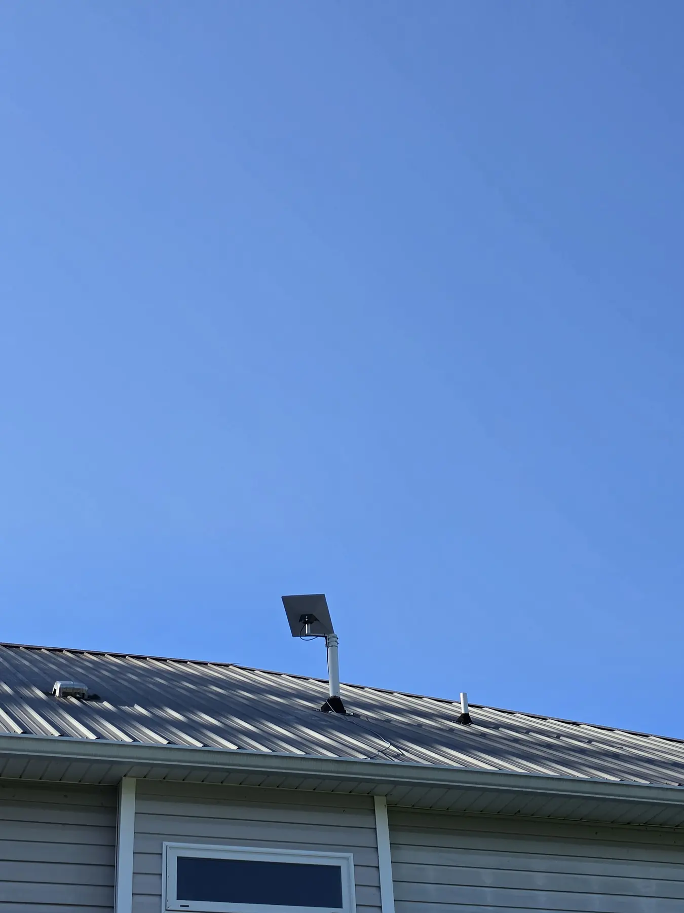Completed Starlink installation on a metal roof in Warrior Alabama